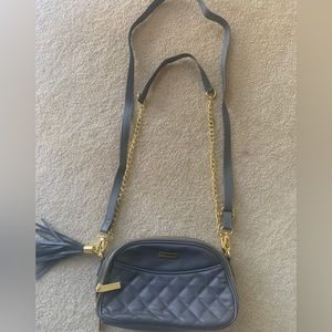 Gray Joyman crossbody w/cute tassel. Very good condition. 2 zipped compartments